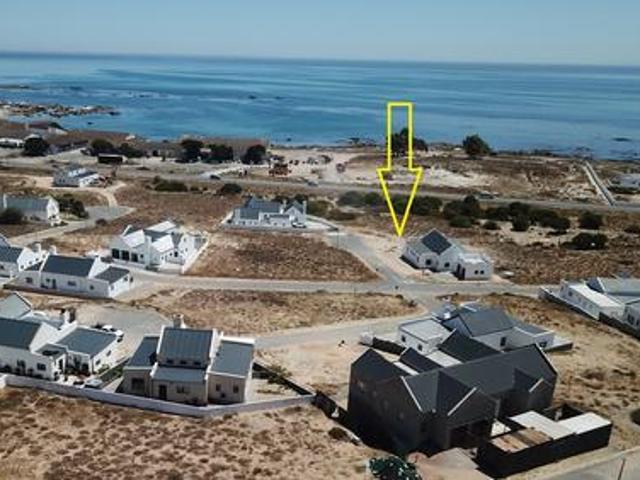large vacant stand located in da gama bay