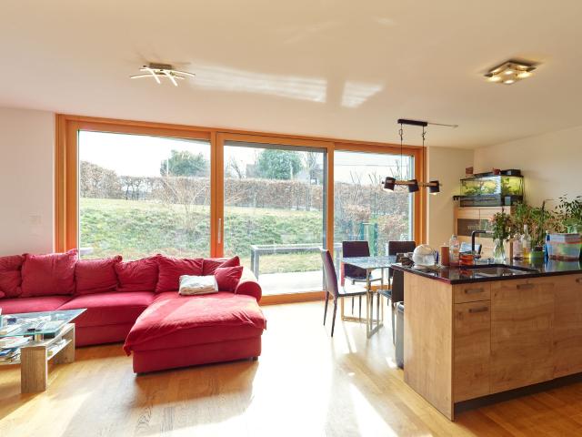 Large very bright triplex apartment with terrace and garden