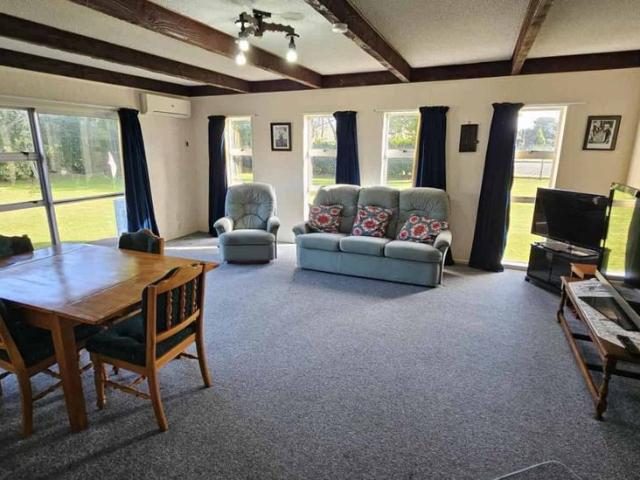 LARGE WAITARA HOME