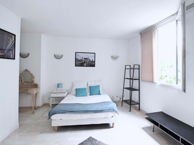 Large welcoming room 22m² PA12