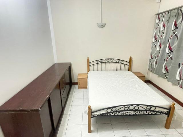 Large window Middle Room at Bistari Condominium, Putra