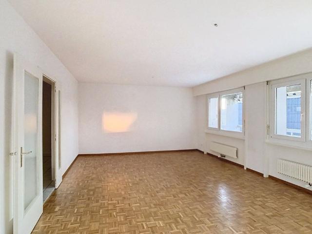 Large and bright 4½ room apartment close to all amenities