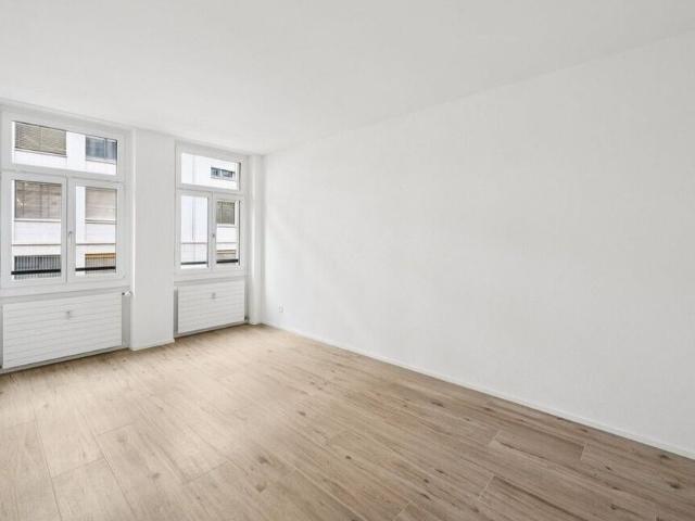 Large and modern apartment in a popular location