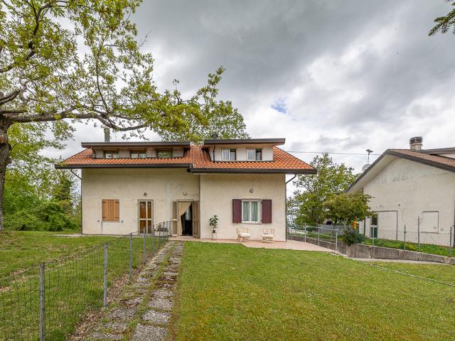 Large apartment on the country side with garage