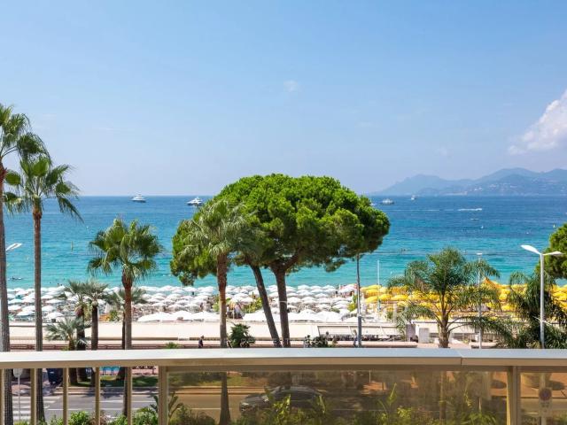 Large appartement avec vue mer panoramique