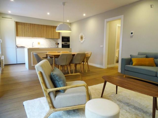 Large Appealing single bedroom