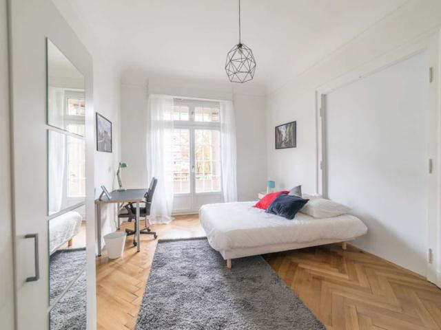 Large bedroom with balcony 20m² ST46
