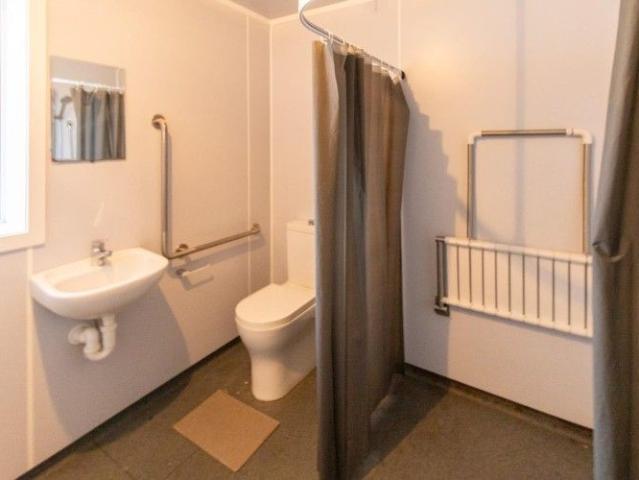 Large bedroom with ensuite close to the City Centre!