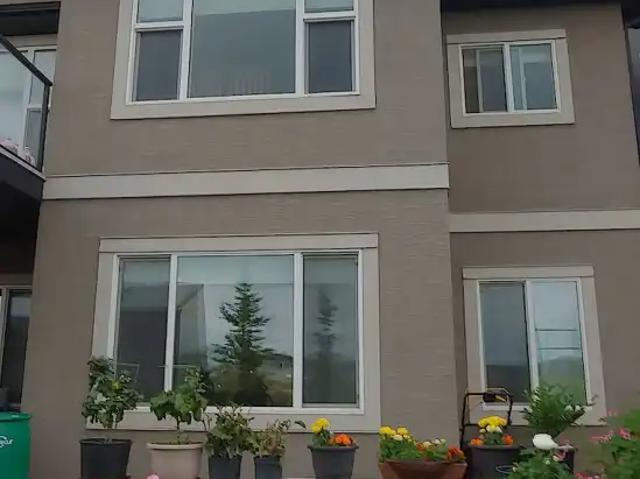 Large bedrooms for rent in estate area of Panorama Hills