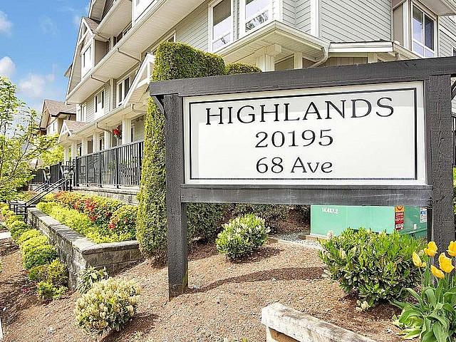 Large, Bright 4 Bedroom, 3 Bathroom Townhome In The Highlands