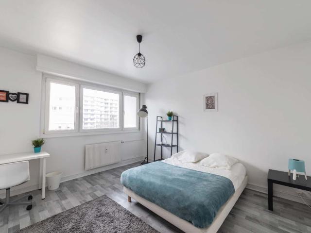 Large bright room 16m²