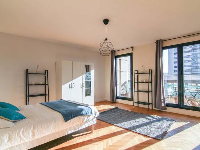 Large bright room 23m² RU10
