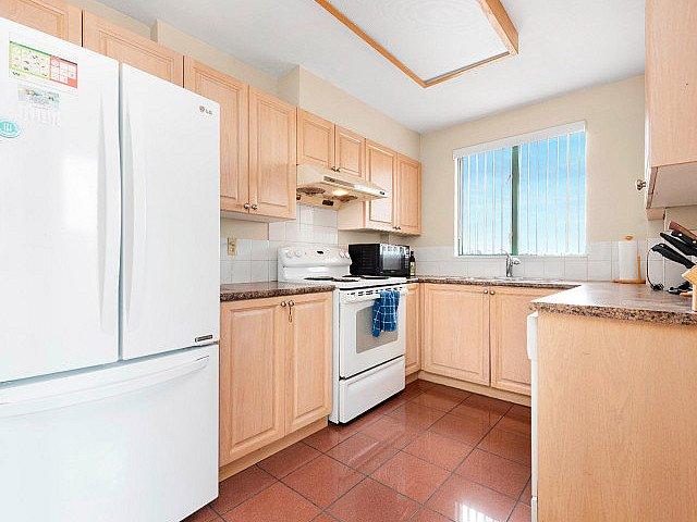Large Condo With River Views, Pool, Gym, And Parking