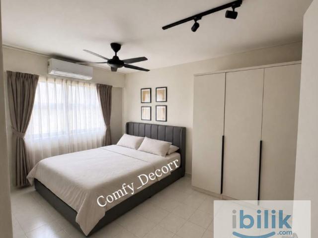 Large Cozy Master Bedroom Non Sharing Toilet