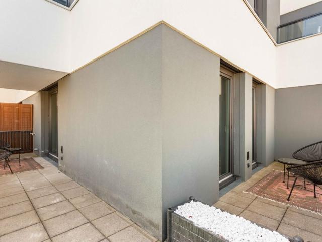 Large double bedroom, with a private balcony, in Mitte