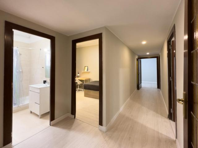 Large double bedroom with balcony near Sants Estació metro station
