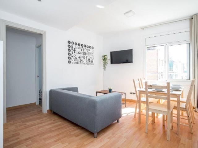 Large double room in Calle Valencia