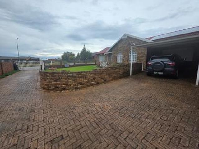 large duet on the market in parys