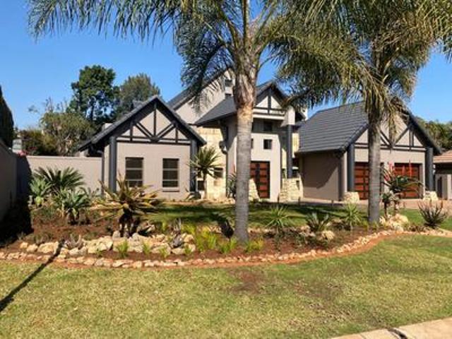 large, expansive family home in mids.