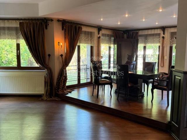 Large Expansive House with Five Bedrooms AISB