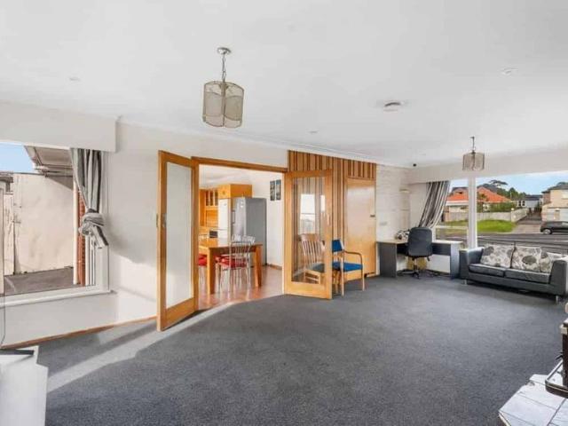 Large Family Home 4247 Great North Road, Glendene