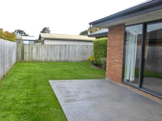 LARGE FAMILY HOME CLOSE TO AMENITIES