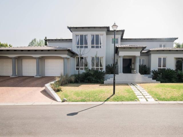 LARGE FAMILY HOME CLOSE TO GREEN BELT