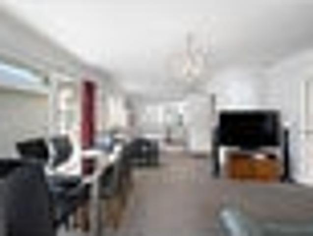 Large Home in Desirable Hataitai Location