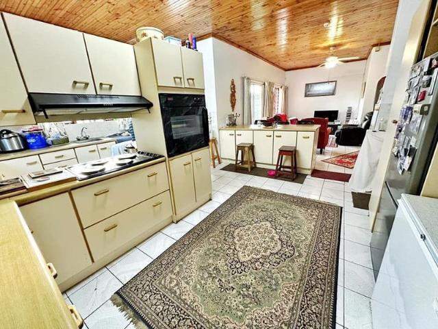 Large Family Home in Vanes Estate, Uitenhage