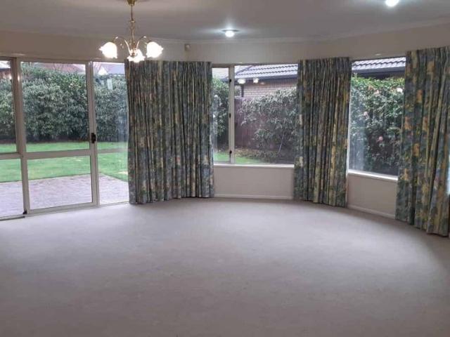 LARGE FAMILY HOME IN SOUGHT AFTER LOCATION