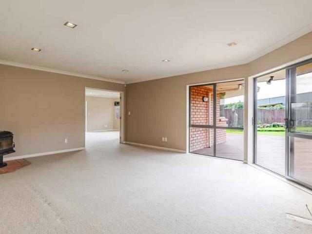 Large Family Home on Royal Oak!