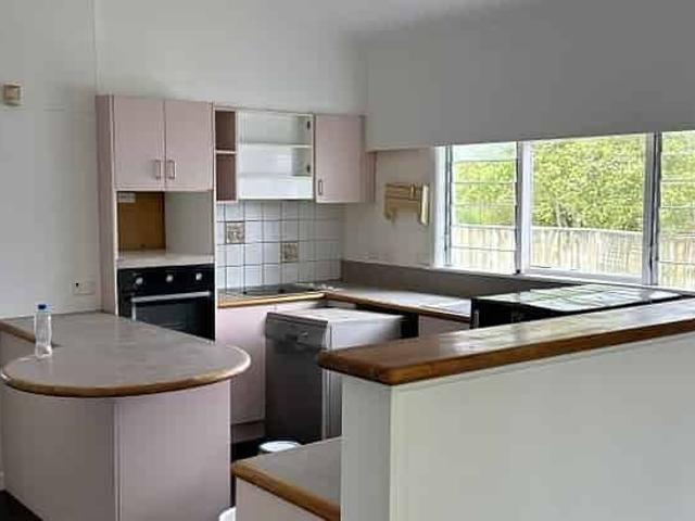 LARGE FAMILY HOME READY TO MOVE IN