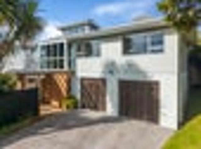 LARGE FAMILY LIVING!