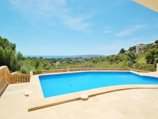 Large family villa in the sought after area of Anchorage Hill