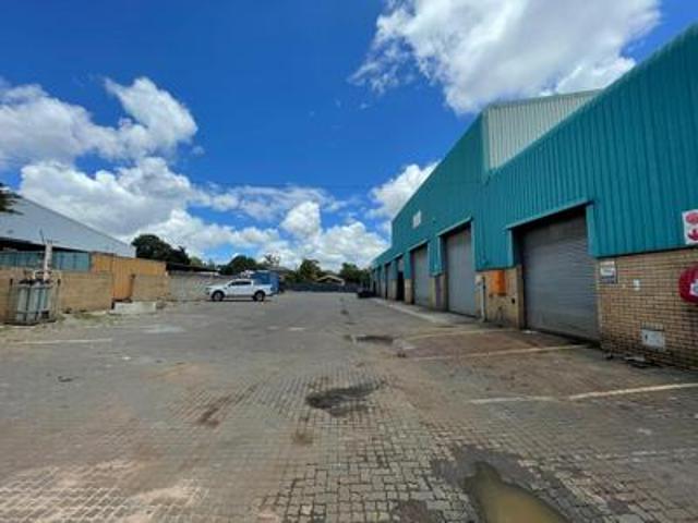 large factory / warehouse to let in.