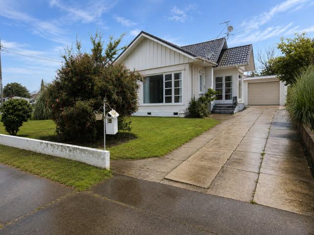Large Four Bedroom Home Close to Schools