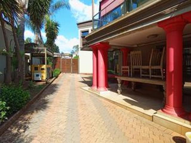 large home on the market in raslouw