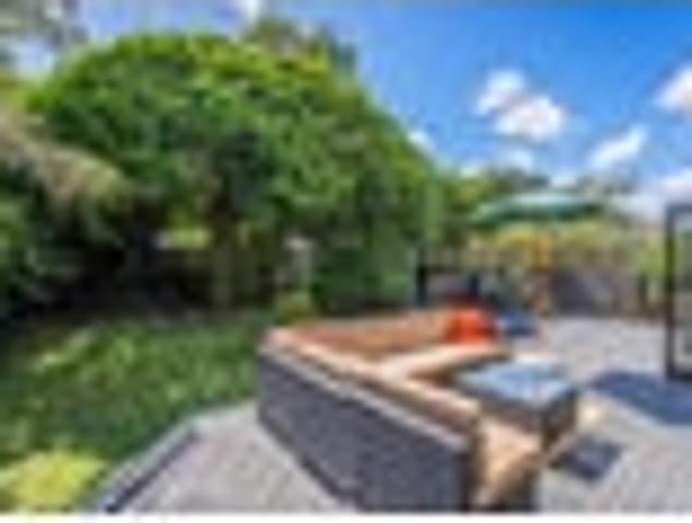 LARGE HOME + EXCELLENT LOCATION + INCOME POTENTIAL
