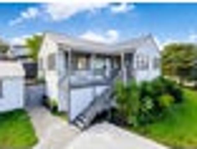Large Home with 3 Bedrooms & 3 Utility Rooms!
