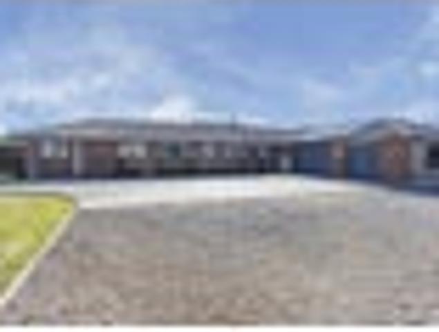 Large home, 2 Ensuites, Solar and More