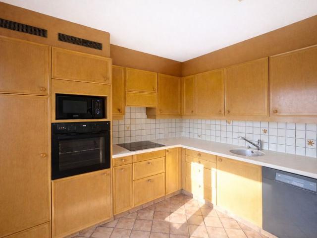 Large house with pool in Versoix