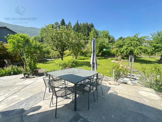 Large house with wooded grounds and private garages | dreamo. Ch