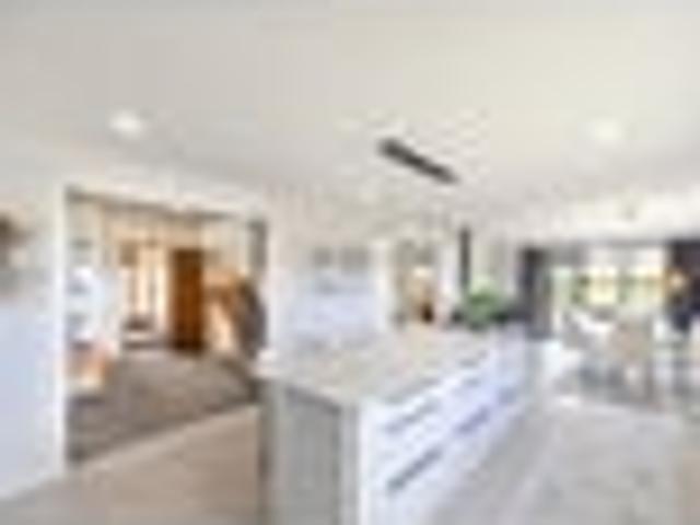 Large Lifestyle Property with Style and Comfort