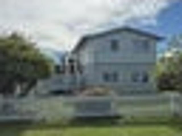 Large Lockwood Living
