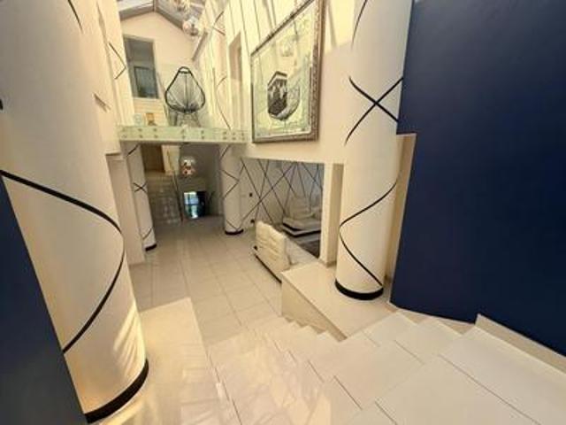 large luxurious home in claudius