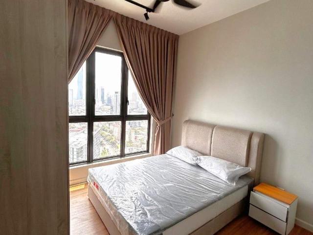 Large Master Room Near Velocity | Walk to MRT Maluri