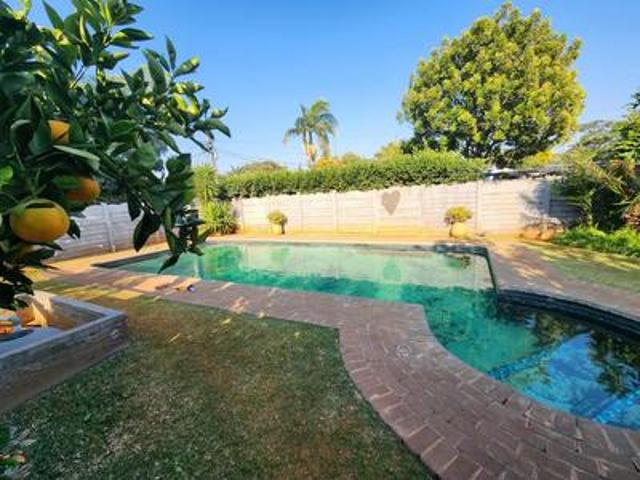 large modern 4 bedroom family home w.