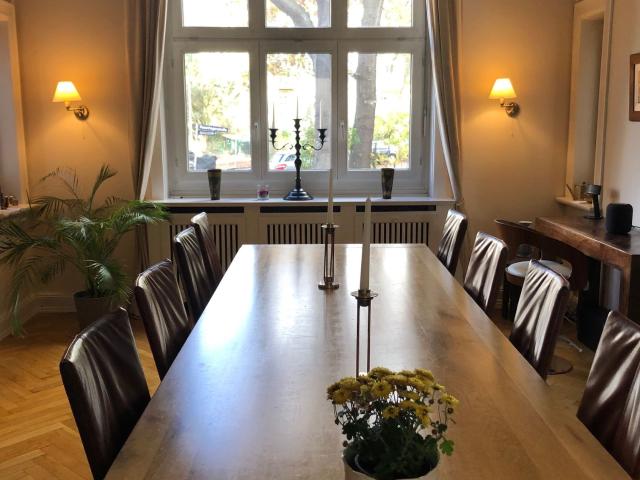 large, modern and beautiful 4 bedroom flat in Othmarschen