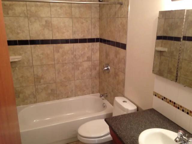 Large One Bedroom Lower Mount Royal Excellent Laction