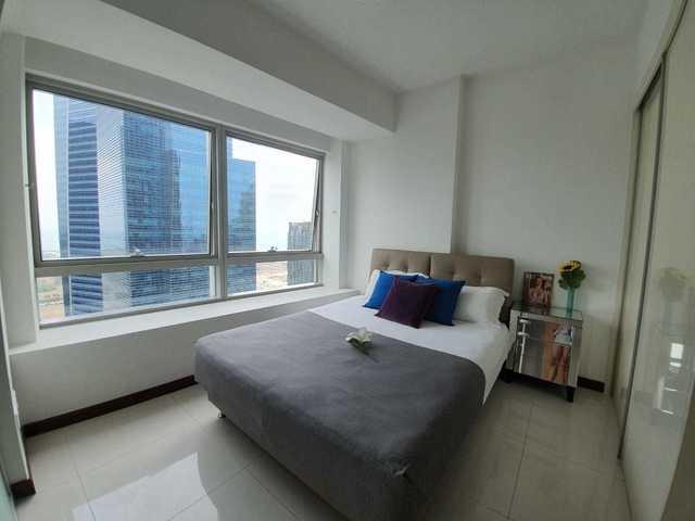 Large Queen Common Bedroom,Magnificent views of Marina bay Sands